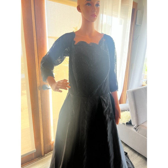 Black Lace Gothic Theater Gown 🖤 Plus Size Corset Back Long Train Costume Dress - Picture 10 of 16